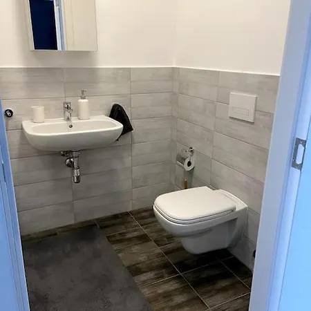 Modernes Im Zentrum 23 *