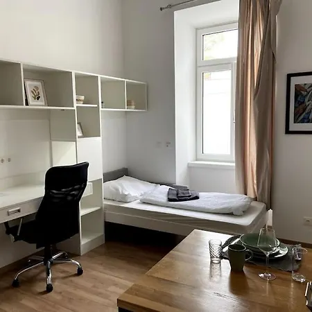 Modernes Im Zentrum 23 *